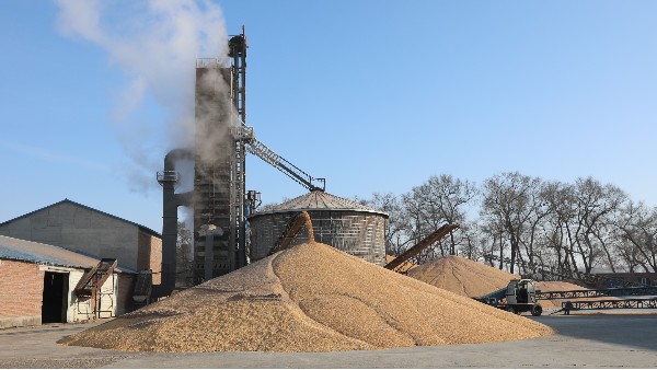 扭虧為盈，糧食烘干用上秸稈打捆直燃鍋爐就是省