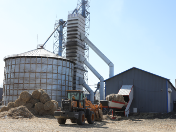 煤價上漲，糧食烘干用上生物質秸稈大包直燃熱風爐，一年省下30萬